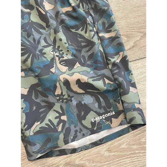 Patagonia Mens Shorts Size Small Multi Trails Running Hiking Green NWT - Picture 2 of 8